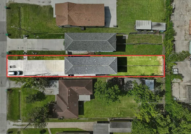 Photo 2 of Multi family home for sale at 4112 Majestic St #AB, Houston, TX 77026 | MLS# 75958821 | Listing updated on 2026-09-12