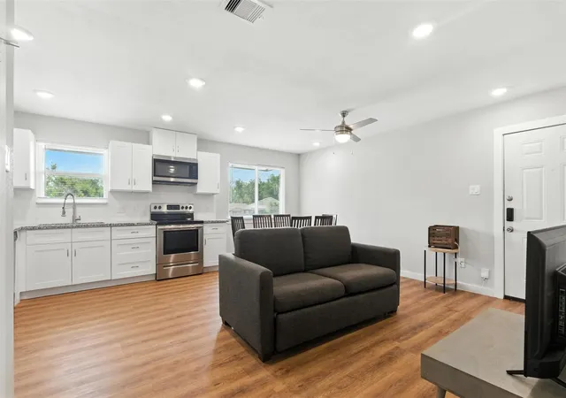 Photo 4 of Multi family home for sale at 4112 Majestic St #AB, Houston, TX 77026 | MLS# 75958821 | Listing updated on 2026-09-12