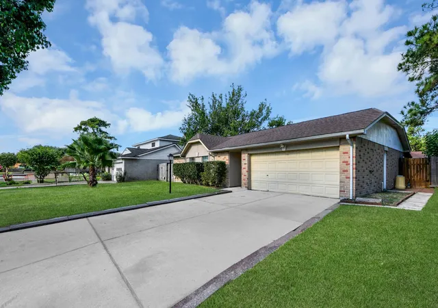 Photo 4 of Single family home for sale at 8407 Rivercross Rd, Houston, TX 77064 | MLS# 22264998 | Listing updated on 2026-09-04
