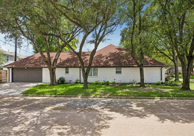 32nd image of 2930 Riata Ln, Houston, TX 77043 | MLS# 71848209