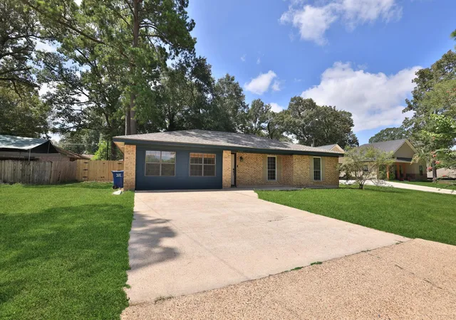 5th image of 624 Morrison Dr, Livingston, TX 77351 | MLS# 95333372