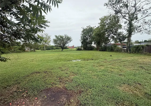 Photo 1 of Land for sale at 206 N 10th Street, Richmond, TX 77469 | MLS# 26097817 | Listing updated on 2026-07-17