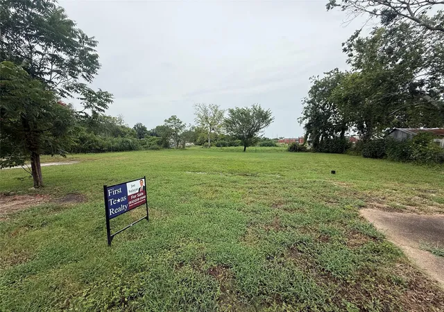 Photo 2 of Land for sale at 206 N 10th Street, Richmond, TX 77469 | MLS# 26097817 | Listing updated on 2026-07-17