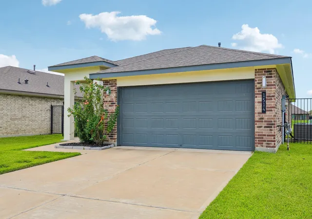 2nd image of 1514 Truckee River Dr Dr, Rosharon, TX 77583 | MLS# 81645439