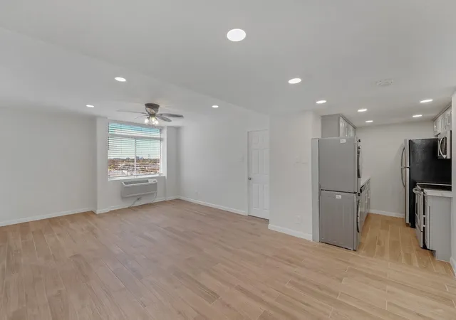 2nd image of 7520 Hornwood Dr #704, Houston, TX 77036 | MLS# 47160466