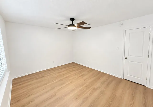 Photo 4 of Townhouse for sale at 4953 Lamonte Ln, Houston, TX 77092 | MLS# 88182361 | Listing updated on 2026-08-28