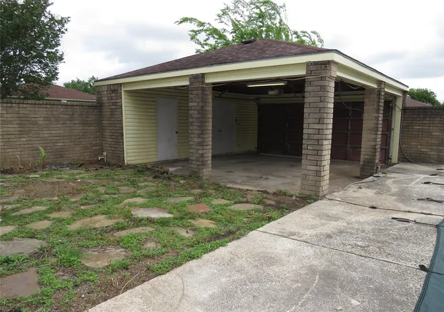 4th image of 11718 Coachfield Ln, Houston, TX 77035 | MLS# 55043448
