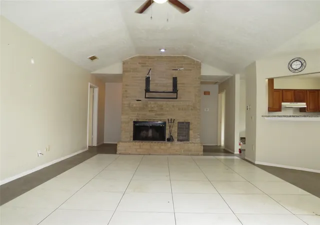 5th image of 11718 Coachfield Ln, Houston, TX 77035 | MLS# 55043448