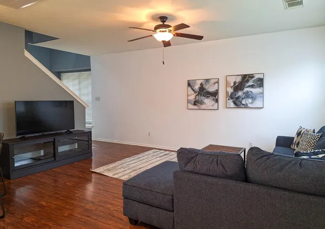 3rd image of 6 Scenic Brook Ct, The Woodlands, TX 77382 | MLS# 75918310