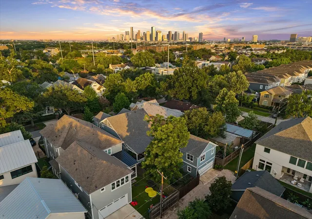 3rd image of 807 Tulane St, Houston, TX 77007 | MLS# 70045877
