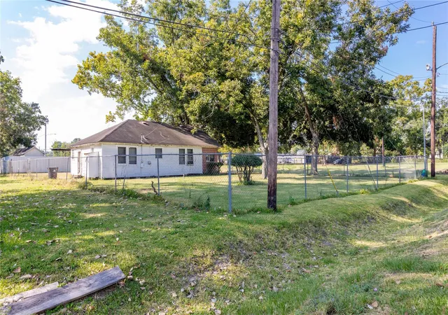 6th image of 9010 Wheatley St, Houston, TX 77088 | MLS# 35083414