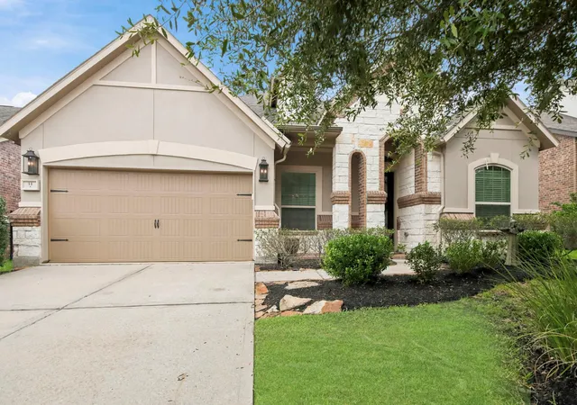 1st image of 11 Whispering Thicket Pl, Tomball, TX 77375 | MLS# 38705234