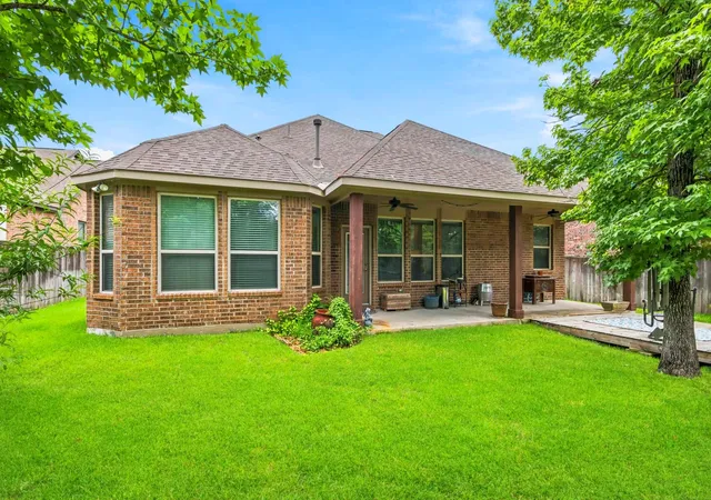 3rd image of 11 Whispering Thicket Pl, Tomball, TX 77375 | MLS# 38705234