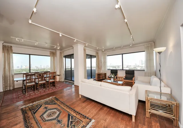 2nd image of 5000 Montrose Blvd #14H, Houston, TX 77006 | MLS# 9664536