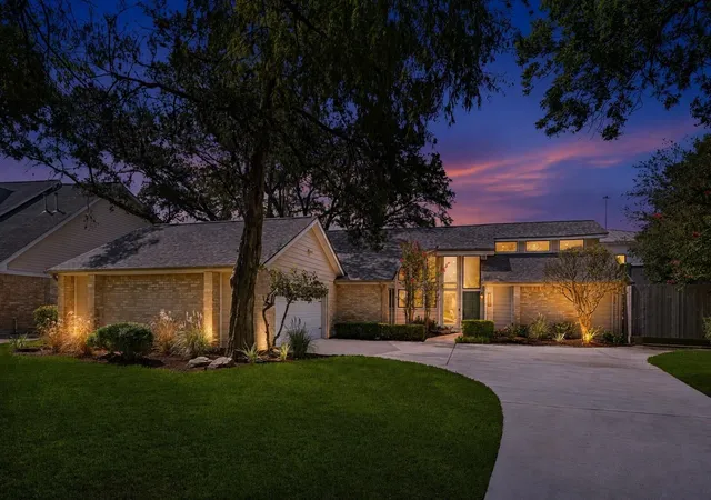 Photo 2 of Sale Pending at 9147 Penn Manor Ct, Houston, TX 77055 | MLS# 13710904 | Listing updated on 2026-09-09