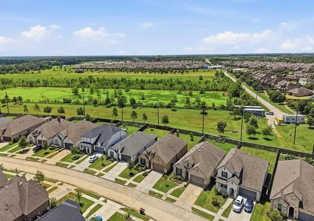 Photo 4 of Single family home for sale at 4042 Shackleton Ct, Rosharon, TX 77583 | MLS# 41745309 | Listing updated on 2026-08-22