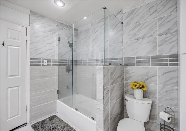 Photo 2 of Condo for sale at 2574 Marilee Ln #2, Houston, TX 77057 | MLS# 37700745 | Listing updated on 2026-03-19