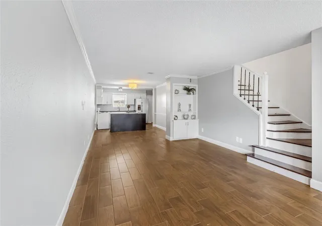 Listing Photo 4 - Condo for sale in building located at 2574 Marilee Ln, Houston, TX 77057 - Unit #2