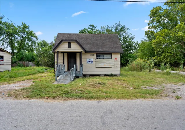 Photo 2 of Single family home for sale at 7337 Parkes St, Houston, TX 77088 | MLS# 2813307 | Listing updated on 2026-06-19