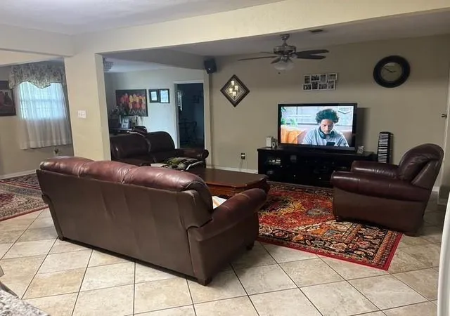 Photo 3 of Single family home for sale at 7217 Poplar Dr, Galveston, TX 77551 | MLS# 17029153 | Listing updated on 2026-05-19