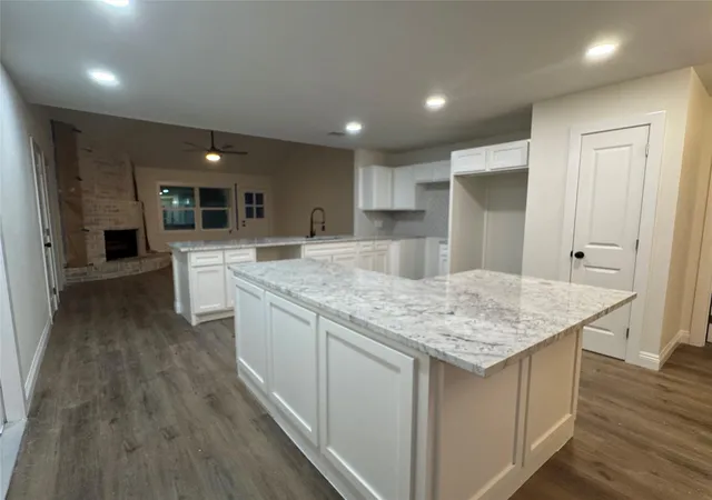 3rd image of 6210 Autumn Arbor Dr, Houston, TX 77092 | MLS# 28937874