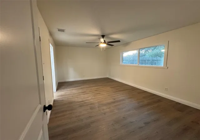 5th image of 6210 Autumn Arbor Dr, Houston, TX 77092 | MLS# 28937874