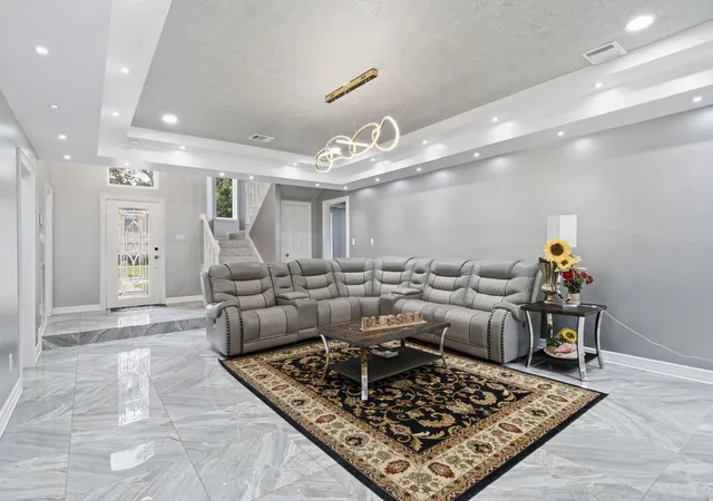 Photo 3 of Single family home for sale at 6915 Pebble Beach Dr, Houston, TX 77069 | MLS# 87294889 | Listing updated on 2026-09-05
