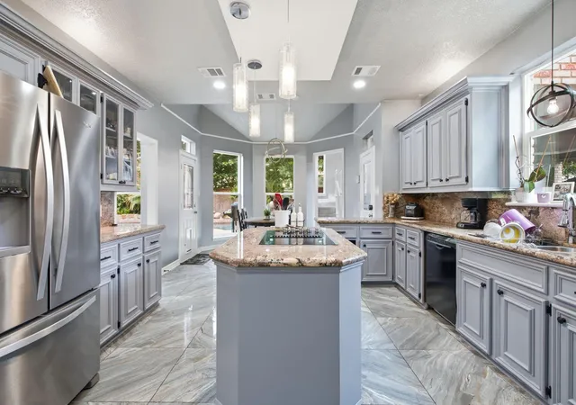 Photo 3 of Single family home for sale at 6915 Pebble Beach Dr, Houston, TX 77069 | MLS# 87294889 | Listing updated on 2026-09-05