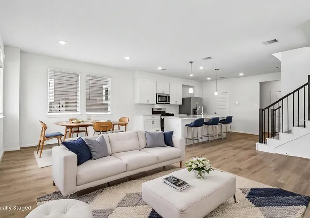 Photo 4 of Single family home for sale at 6330 Sapphire Ocean Dr, Houston, TX 77092 | MLS# 22545018 | Listing updated on 2026-09-18