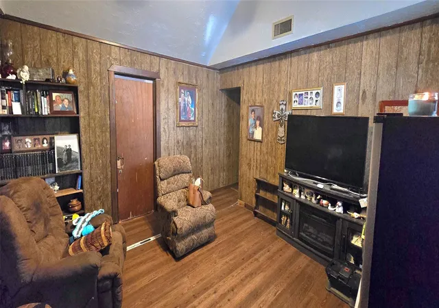 Homes for sale in Giddings, TX | 807 N Manse Ave, Giddings, TX 78942 | MLS# 41382301