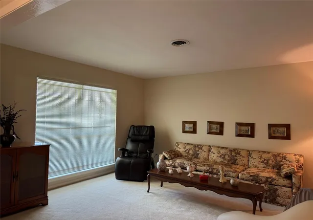 Photo 3 of Single family home for sale at 203 E Thornton Rd, Houston, TX 77022 | MLS# 75568259 | Listing updated on 2026-09-01