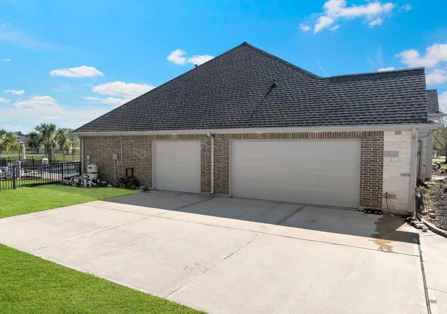 Photo 3 of Single family home for sale at 18819 Serene Water Dr, Montgomery, TX 77356 | MLS# 63920882 | Listing updated on 2026-09-17