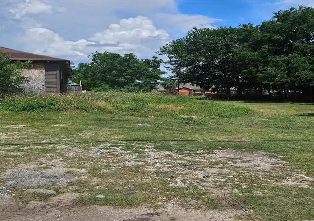 1st image of 1514 Bayou, Houston, TX 77020 | MLS# 42754831