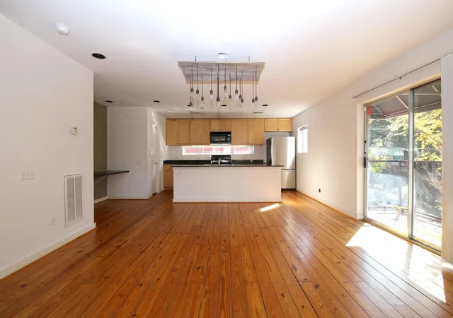 Photo 3 of Townhouse for sale at 2819 Crawford, Houston, TX 77004 | MLS# 12921056 | Listing updated on 2026-09-13