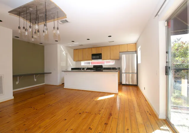Photo 4 of Townhouse for sale at 2819 Crawford, Houston, TX 77004 | MLS# 12921056 | Listing updated on 2026-09-13
