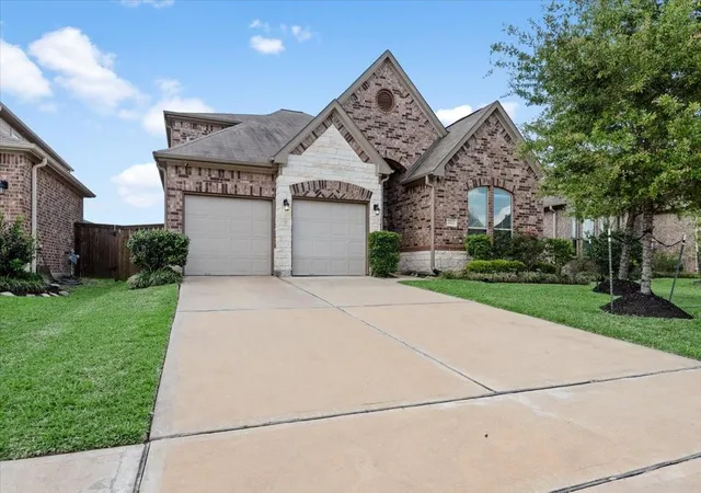 Photo 2 of Single family home for sale at 10022 Open Slope Ct, Humble, TX 77396 | MLS# 5411597 | Listing updated on 2026-09-01