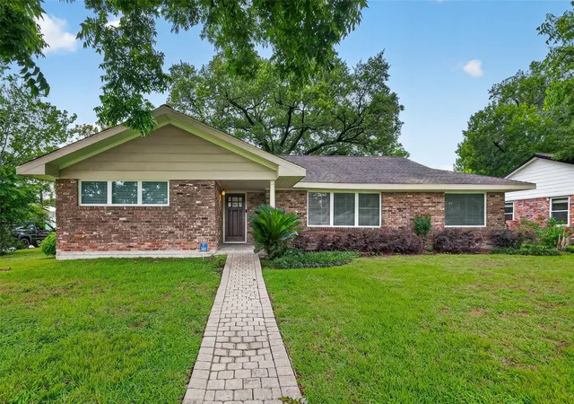 Photo 1 of Sale Pending at 4501 Waycross Dr, Houston, TX 77035 | MLS# 6748060 | Listing updated on 2026-09-13