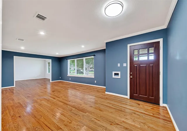 Photo 3 of Sale Pending at 4501 Waycross Dr, Houston, TX 77035 | MLS# 6748060 | Listing updated on 2026-09-13