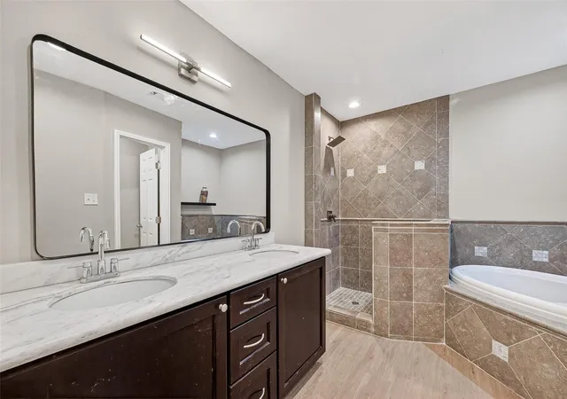 Photo 4 of Sale Pending at 4501 Waycross Dr, Houston, TX 77035 | MLS# 6748060 | Listing updated on 2026-09-13