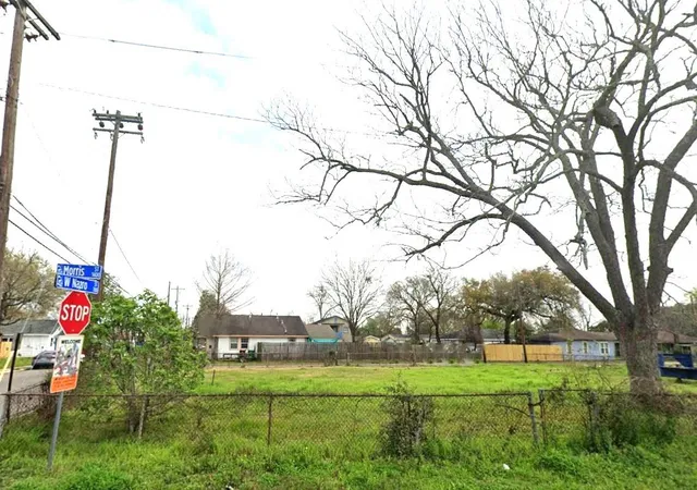 Photo 3 of Sale Pending at 1403 Edna St, Baytown, TX 77520 | MLS# 5819565 | Listing updated on 2026-09-08
