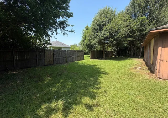 Photo 4 of Single family home for sale at 550 E Melville Dr, Crosby, TX 77532 | MLS# 10969562 | Listing updated on 2026-09-15