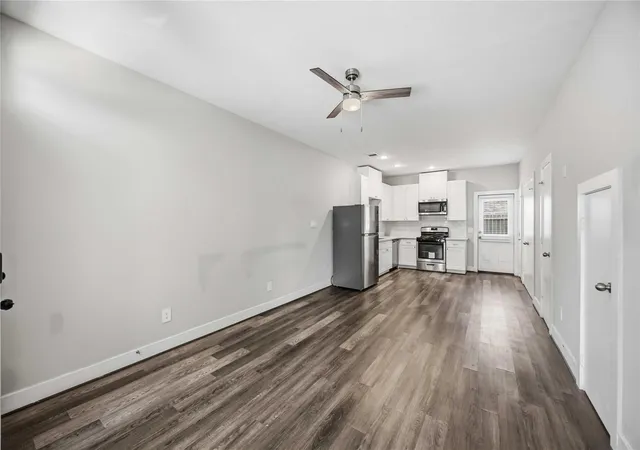 Listing Photo 5 - Condo for sale in building located at 5329 Higgins St, Houston, TX 77033 - Unit #A/B