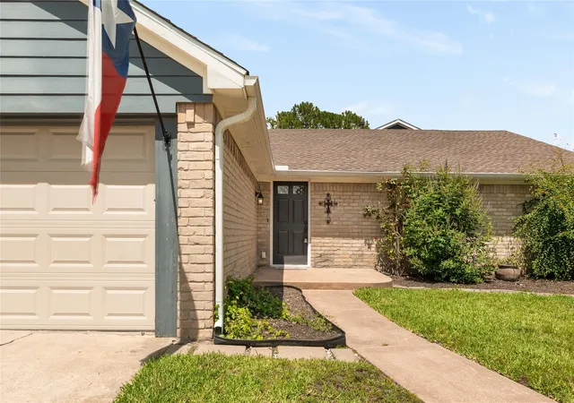 Photo 3 of Single family home for sale at 15619 Boulder Oaks Dr, Houston, TX 77084 | MLS# 62385771 | Listing updated on 2026-09-14