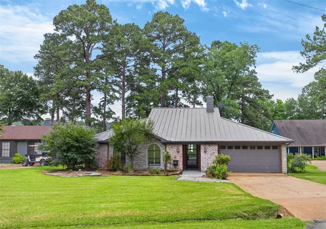Homes for sale in Grapeland, TX | 214 Lazy Lane Cir, Grapeland, TX 75844 | MLS# 73991279