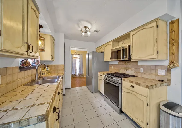 Photo 3 of Sale Pending at 3418 Almondwood Dr, Spring, TX 77389 | MLS# 17176096 | Listing updated on 2026-09-09