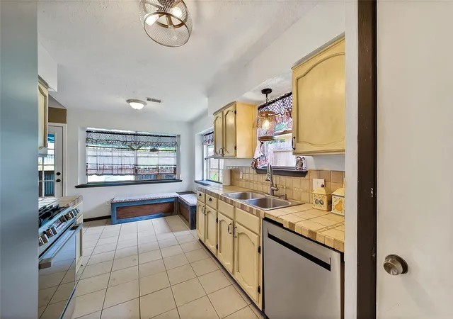 Photo 4 of Sale Pending at 3418 Almondwood Dr, Spring, TX 77389 | MLS# 17176096 | Listing updated on 2026-09-09