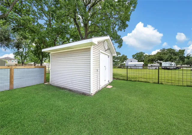5th image of 1800 Alvy Dr, La Porte, TX 77571 | MLS# 51475505
