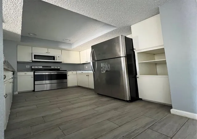 Photo 3 of Condo for sale at 2830 S Bartell Dr #210, Houston, TX 77054 | MLS# 54360005 | Listing updated on 2026-09-09