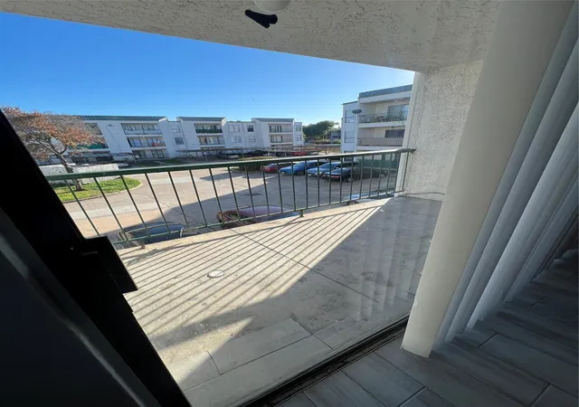 6th image of 2830 S Bartell Dr #210, Houston, TX 77054 | MLS# 54360005