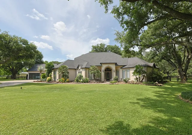 Photo 2 of Single family home for sale at 17514 Queenslake Dr, Cypress, TX 77429 | MLS# 6394537 | Listing updated on 2026-08-25